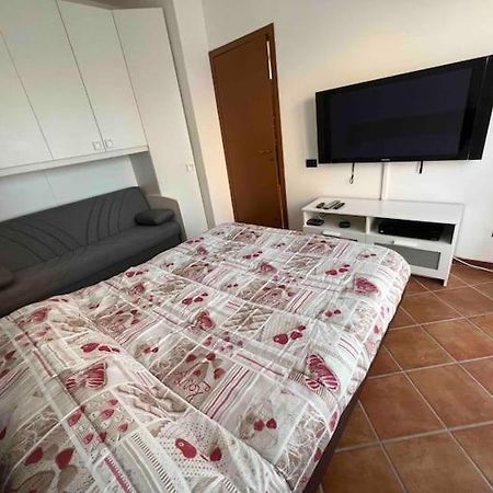 Piccolo Monolocale Confortevole Vicino A Milano Cormano Extérieur photo
